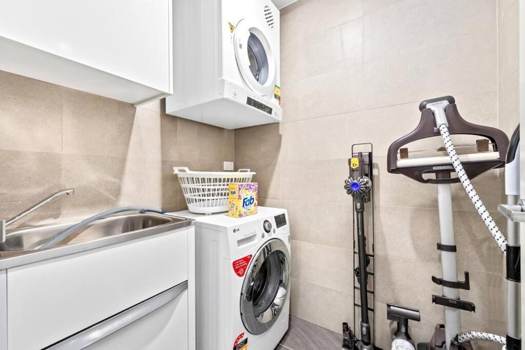 Four Bedroom Apartment With Facilities In Olympic Park Sydney Eksteriør bilde